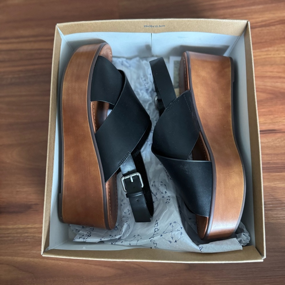 Indigo Rd. Womem’s Black and Brown Platform Wedge Sandals Size 9.5